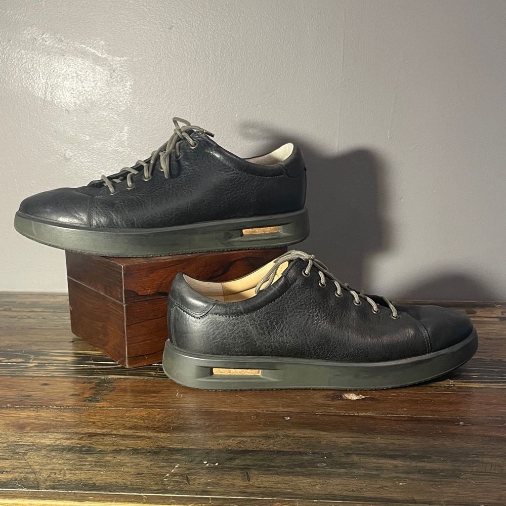 Ecco men’s black leather loafers size 11 like NEW condition!  Size 11 - quality